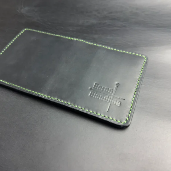 Bifold Card Holder "Eclipse" – Black Crazy Horse Leather with Green Stitching